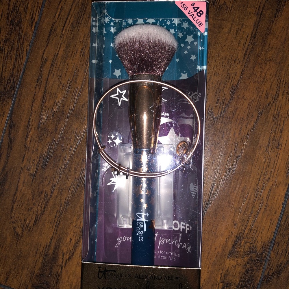 It make up brush and Ali bracelet
